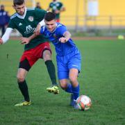 Action from Sporting Bengal's clash with Hoddesdon Town at Mile End Stadium (pic Tim Edwards)