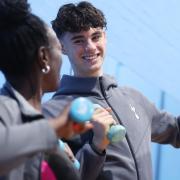 Spurs midfielder Archie Gray joins a gym session at Tottenham Community Sports Centre for people living with or recovering from cancer